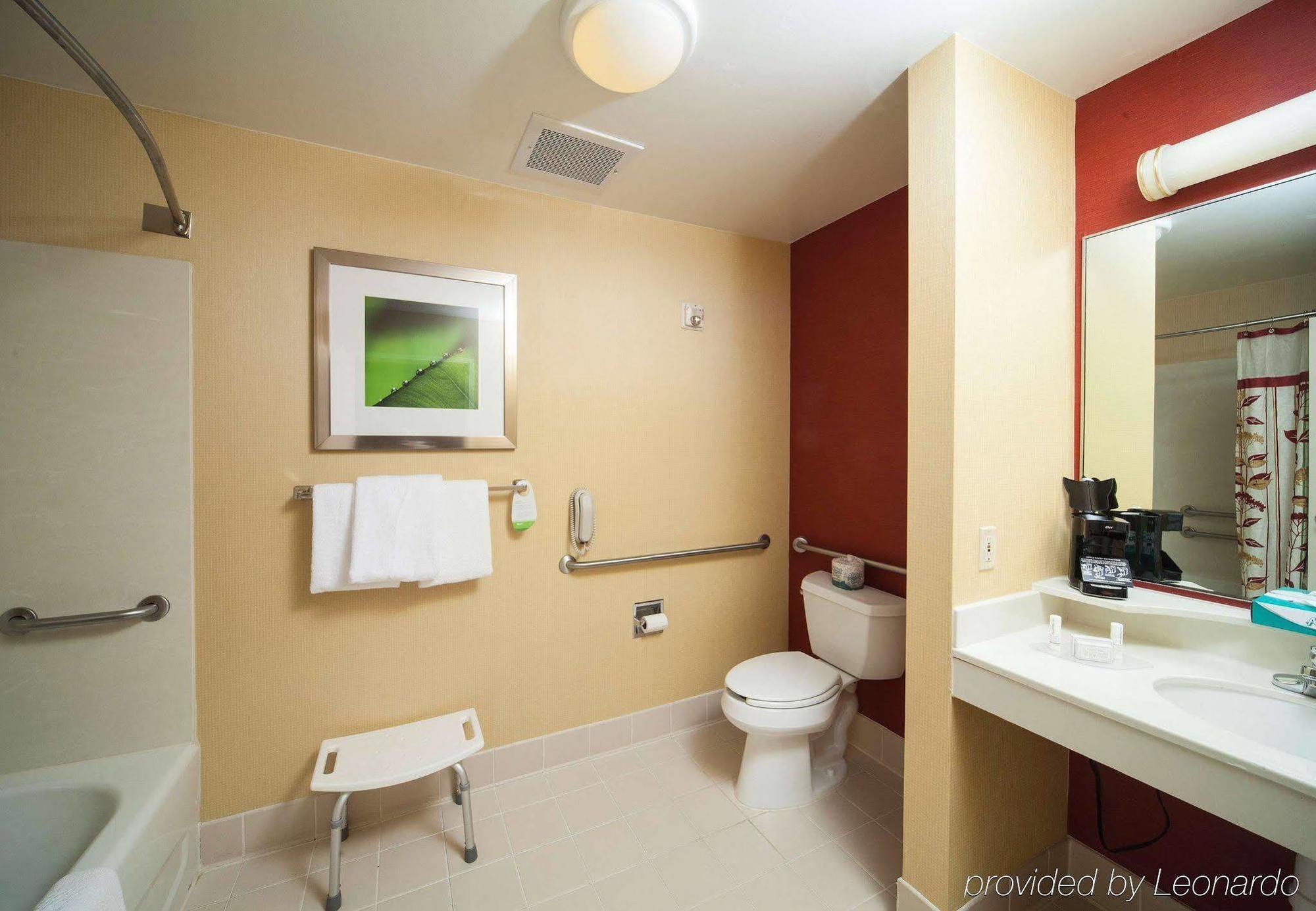 Courtyard By Marriott Hotel