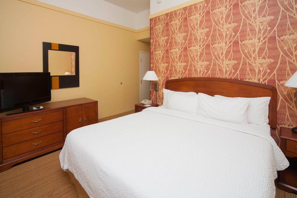 Courtyard By Marriott Hotel