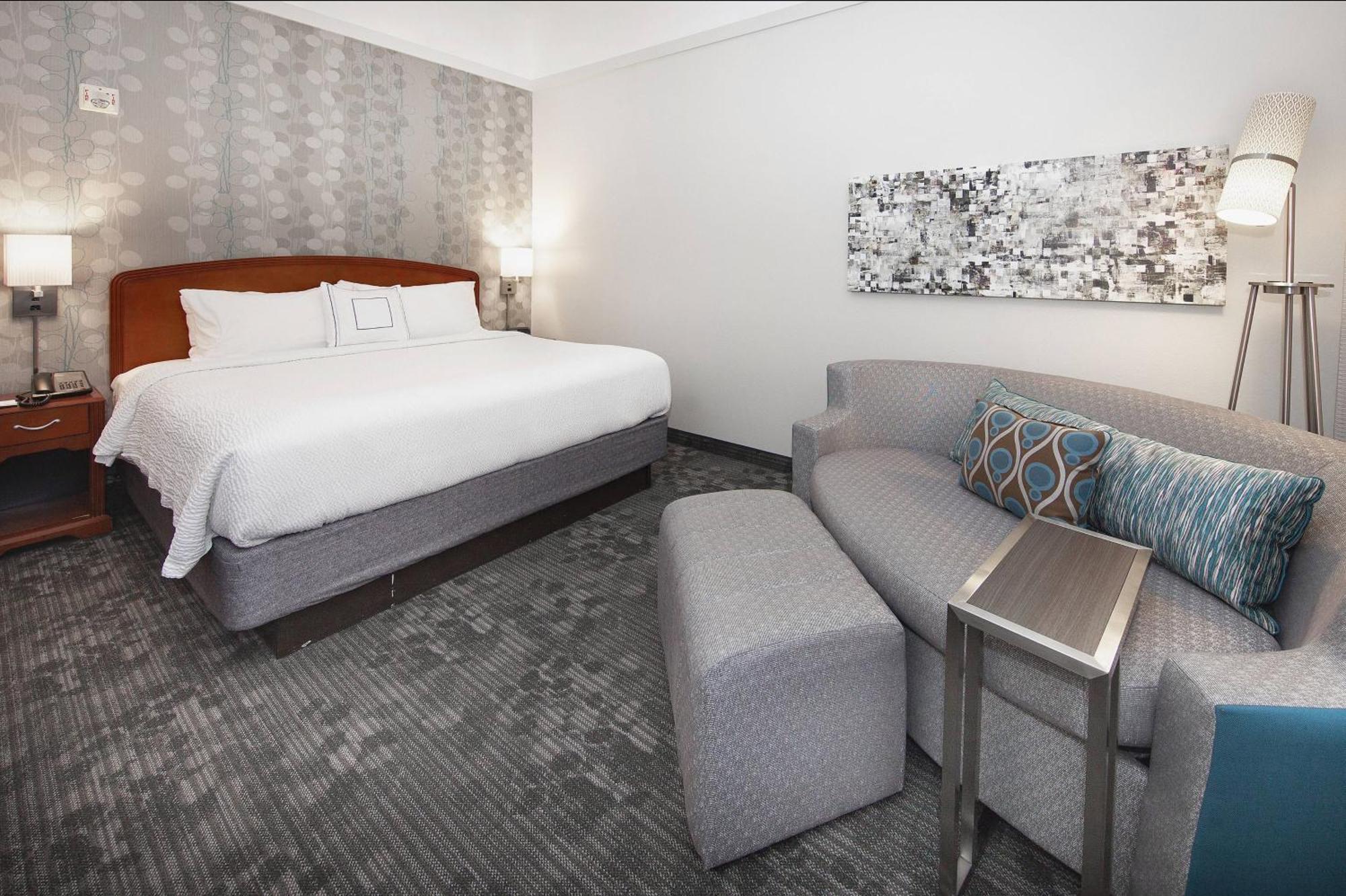 Courtyard By Marriott Hotel