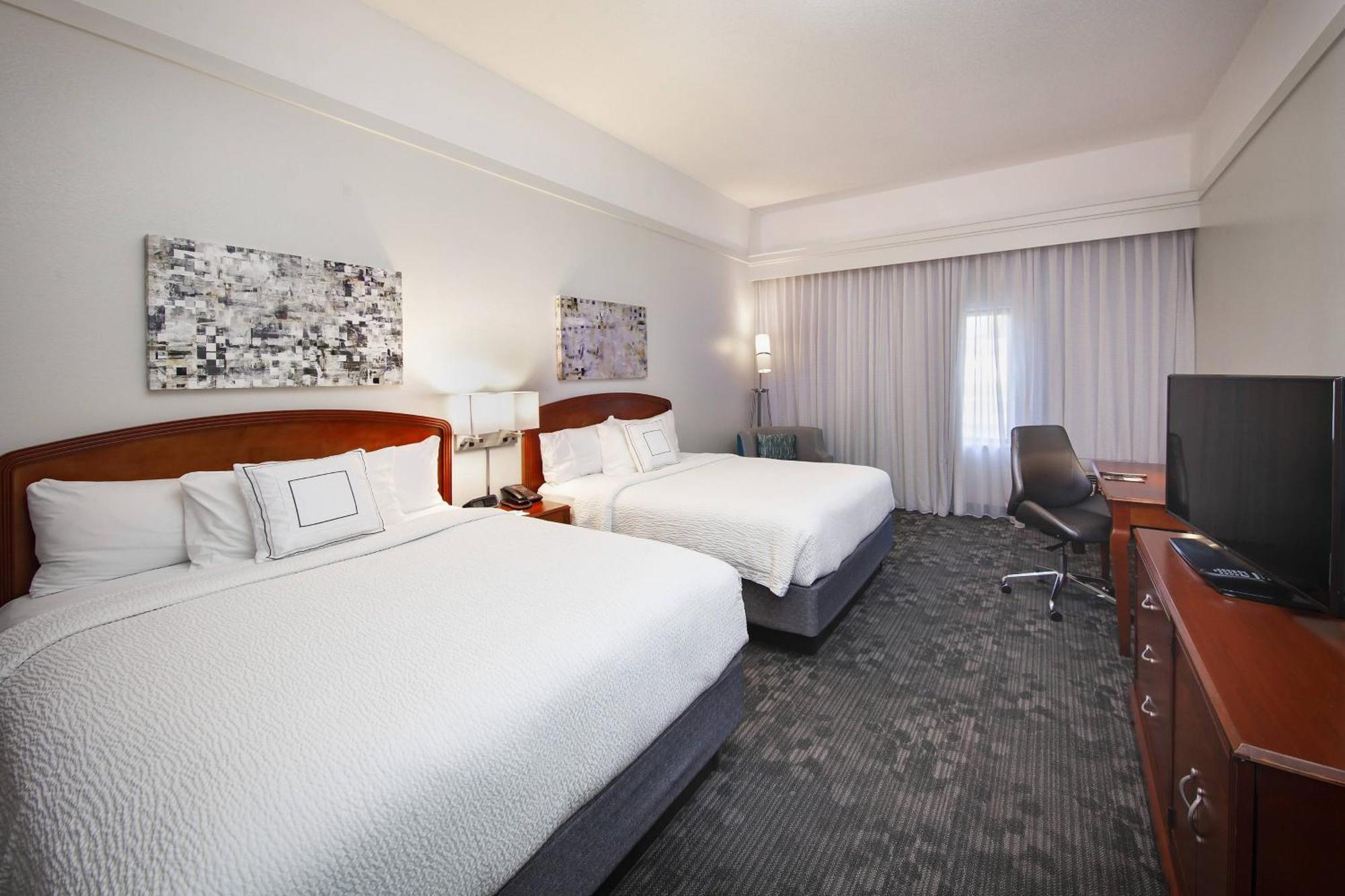 Courtyard By Marriott Hotel 3*