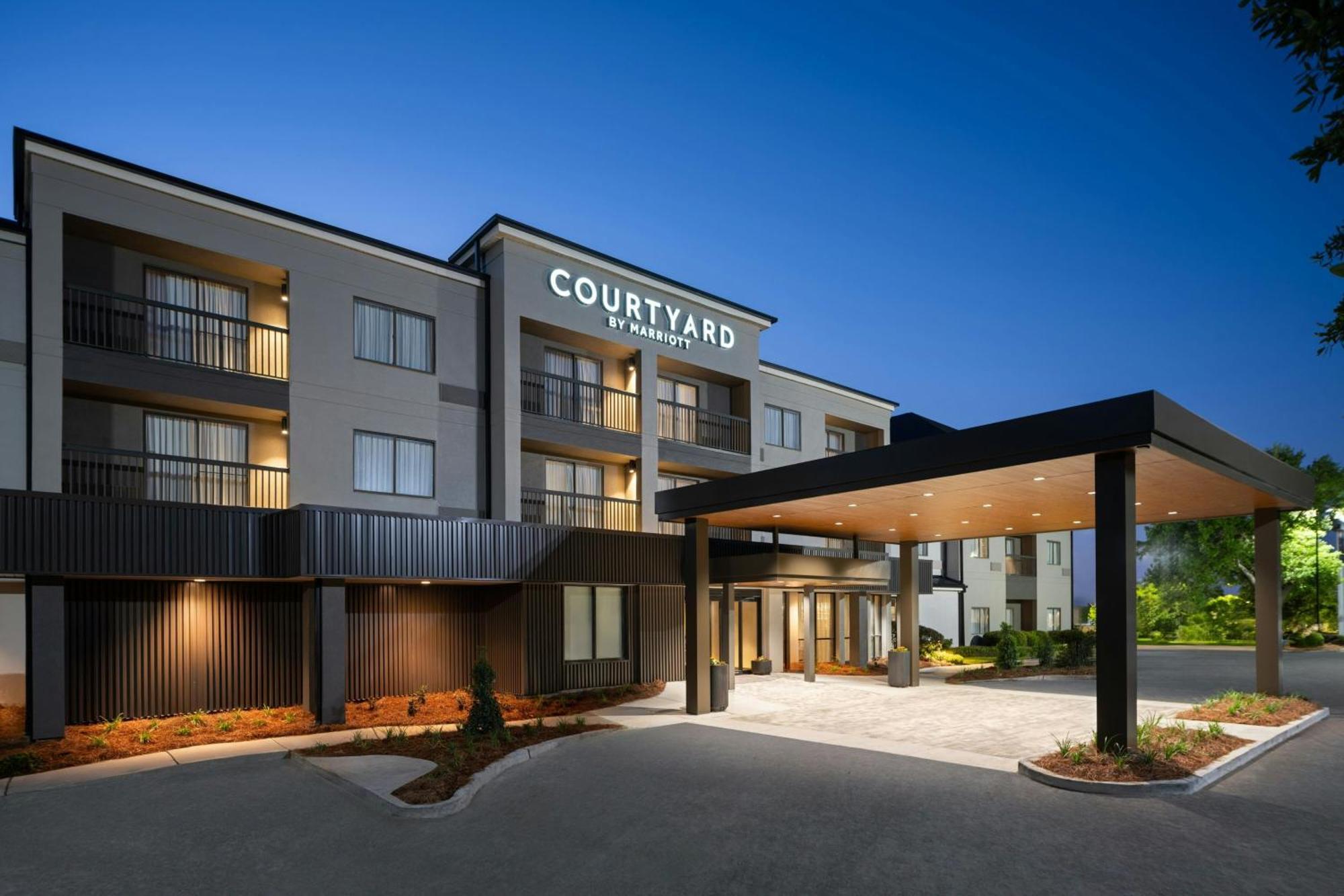 Hotel Courtyard By Marriott